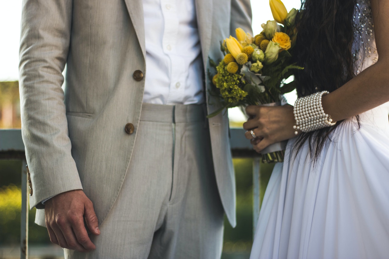 Guide: Comment nettoyer et conserver sa robe de mariée après le mariage